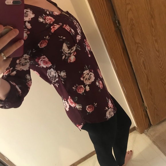 3 quarter sleeve floral blouse - Picture 2 of 7